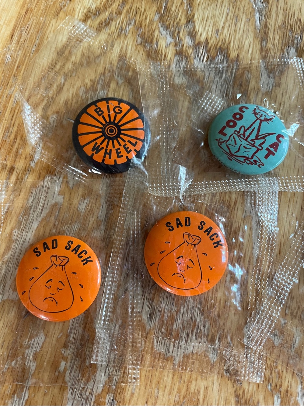 6 Vintage 50’s badge pins - Picture 2 of 4